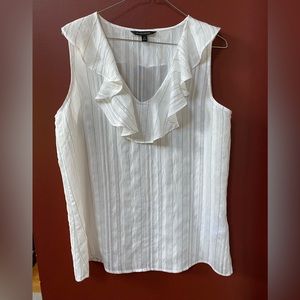 Banana Republic sleeveless top with a beautiful ruffle V neck, sz M.